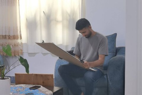 ۸