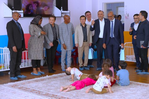 بازدید جمعی از سفرای مقیم ایران و نمایندگی های سازمان ملل از شیر خوارگاه شبیر