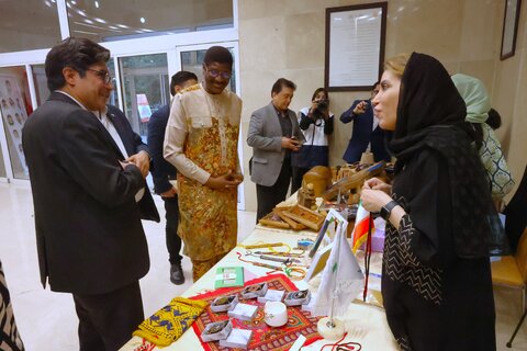 بازدید جمعی از سفرای مقیم ایران و نمایندگی های سازمان ملل از شیر خوارگاه شبیر
