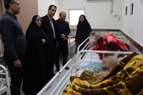 بازدید دبیرکل اتاق بازرگانی بوشهر از سرای سالمندان محمدیه شهر بوشهر در آخرین روز هفته بهزیستی