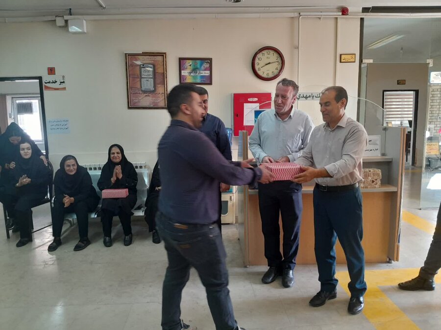 برگزاری همایش پیادهروی کارکنان و مدیران مراکز مثبت زندگی به مناسبت گرامیداشت هفته بهزیستی در شهرستان میاندوآب