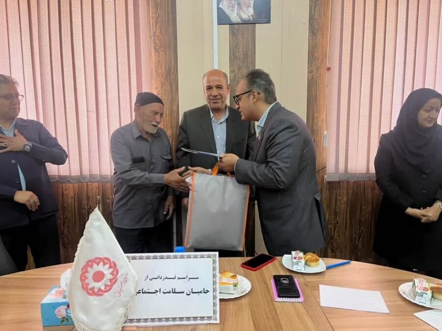 برگزاری مراسم تقدیر از حامیان سلامت اجتماعی اداره بهزیستی شهرستان فراهان