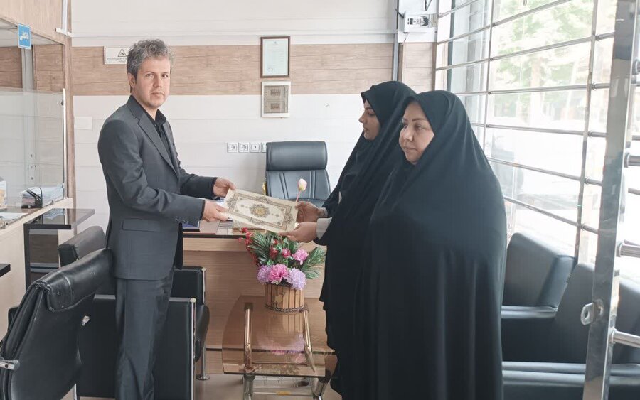 تجلیل از روسای بانک های عامل پرداخت تسهیلات بهزیستی توسط رئیس بهزیستی شاهین دژ