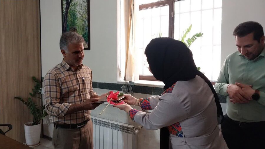 تجلیل موسسه خیریه مهرآفرین از کارکنان بهزیستی رفسنجان