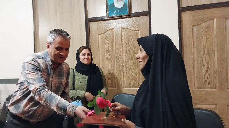 تجلیل موسسه خیریه مهرآفرین از کارکنان بهزیستی رفسنجان