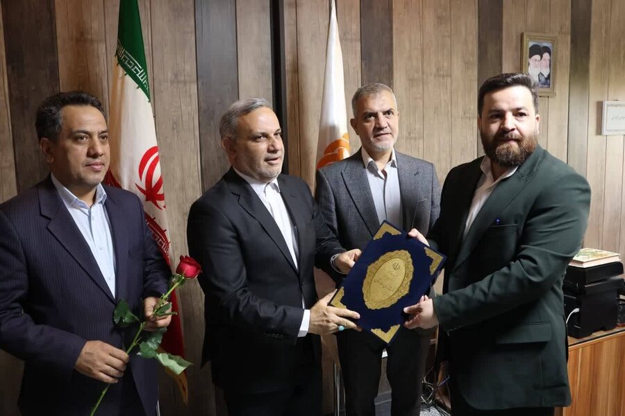 بهارستان | بازدید فرماندار شهرستان از اداره بهزیستی به مناسبت هفته بهزیستی و قدردانی از تلاش‌های پرسنل