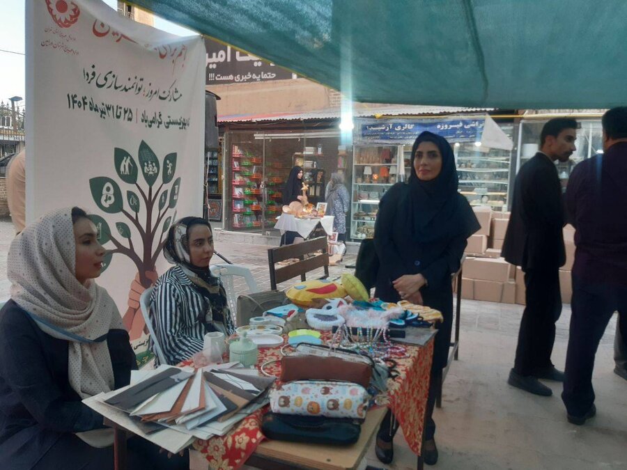 ورامین |  برپایی نمایشگاه دستاورده های هنری جامعه هدف بهزیستی
