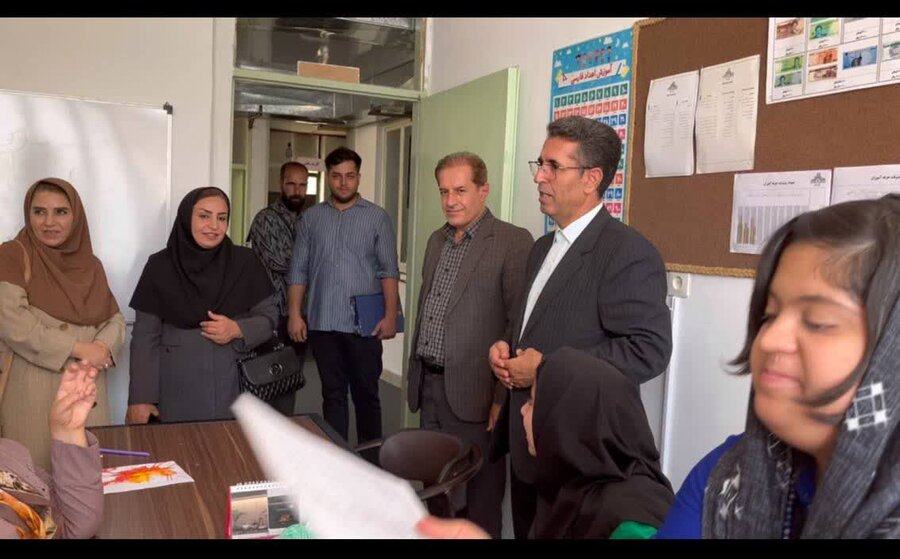 بازدید فرماندار کامیاران و معاون توانبخشی بهزیستی استان از مراکز ژیهات و راهین
