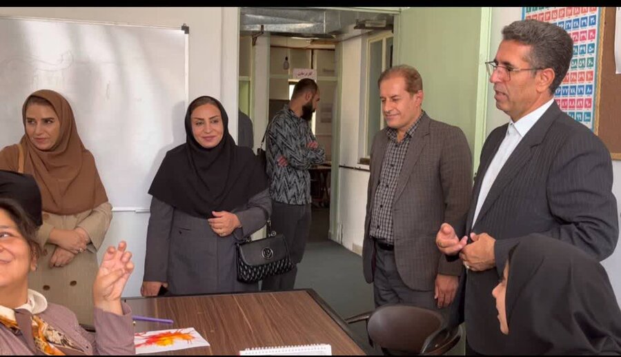 بازدید فرماندار کامیاران و معاون توانبخشی بهزیستی استان از مراکز ژیهات و راهین