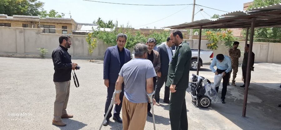 تحویل ویلچر برقی به معلول دیواندرهای