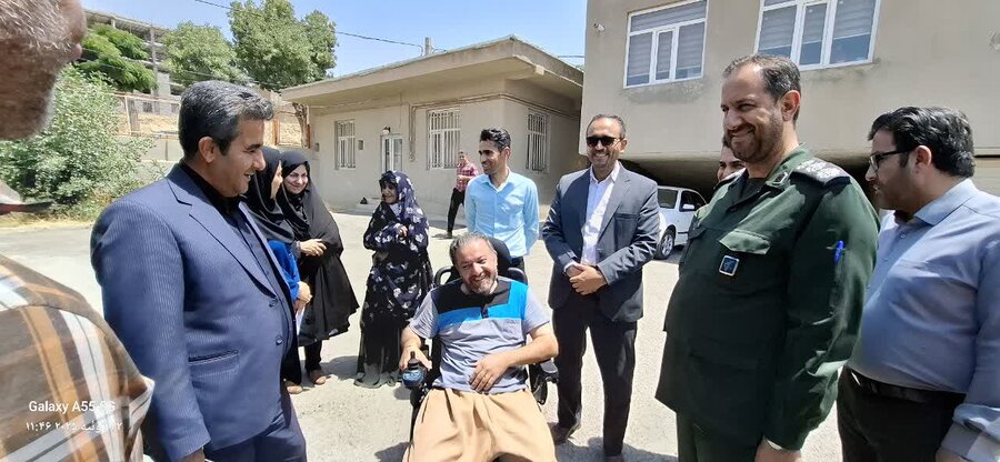 تحویل ویلچر برقی به معلول دیواندرهای