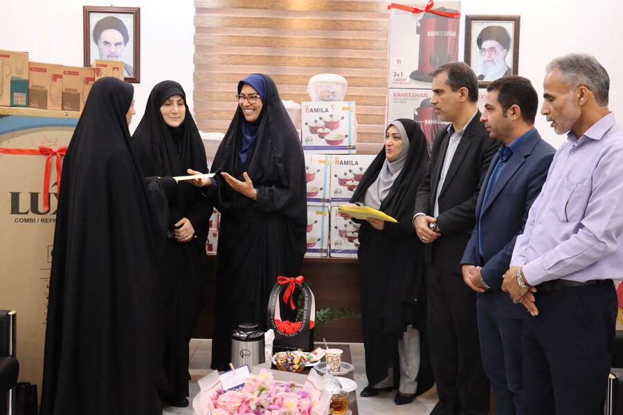 هفتمین روز از هفته بهزیستی با اهدای ۱۵ سری جهیزیه به زوجین تحت پوشش بهزیستی در بوشهر همراه شد