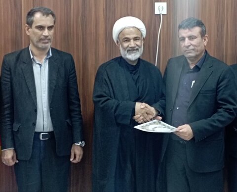 اهداء زمین مسکونی به مددجوی بهزیستی در دشتستان در آخرین روز از هفته بهزیستی