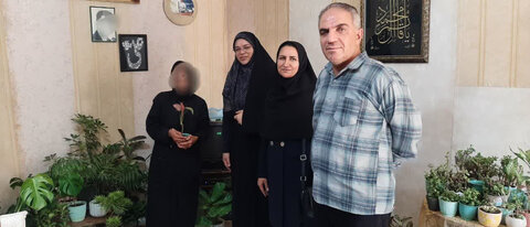 نظرآباد | بازدید از مددجوی کارآفرین موفق در حوزه پرورش گل و گیاه