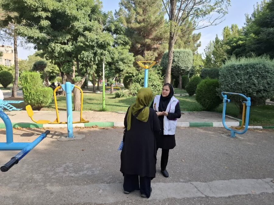 برگزاری برنامه هفتگی معرفی خدمات اورژانس اجتماعی در پارک ساحلی( تایم ورزش صبحگاهی ) به شهروندان شهرستان میاندوآب