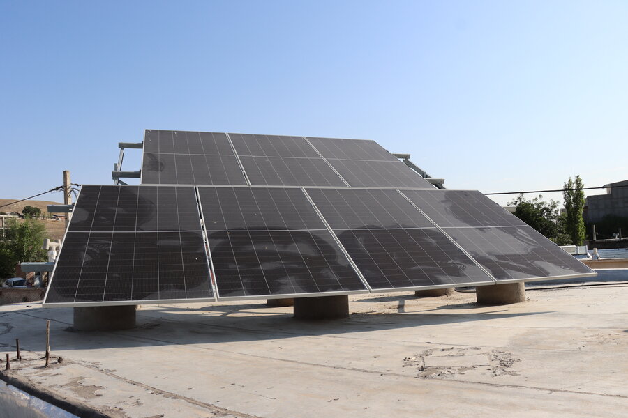 نصب و راه‌اندازی پنل‌های خورشیدی برای خانواده‌های تحت حمایت بهزیستی اردبیل