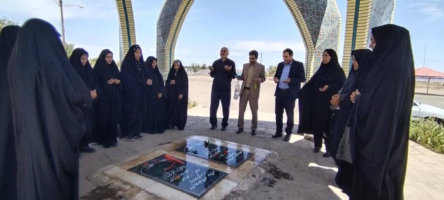 عطر افشانی و غبار روبی مزار شهدا