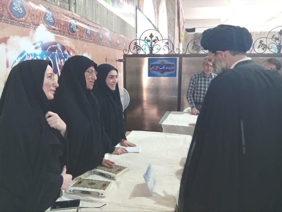 کاشان| پاسخگویی بی‌واسطه به مطالبات مردمی در مصلی نماز جمعه 