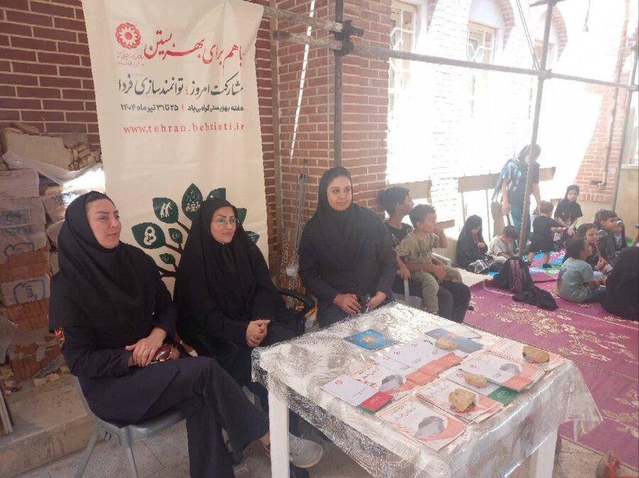 پردیس | برگزاری میز خدمت اداره بهزیستی در نماز جمعه شهرستان