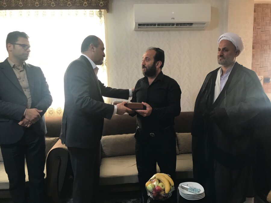 رضوانشهر | دیدار مدیرکل بهزیستی استان با خانواده شهید والامقام "محمد امین سلطانی" در شهرستان رضوانشهر
