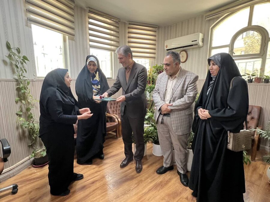 پاکدشت | تجلیل از همکار بازنشسته بهزیستی شهرستان
