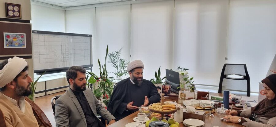 مدیرکل بهزیستی استان گلستان با مدیرکل مرکز خدمات حوزه‌های علمیه استان و جمعی از فعالان جهادی دیدار کرد