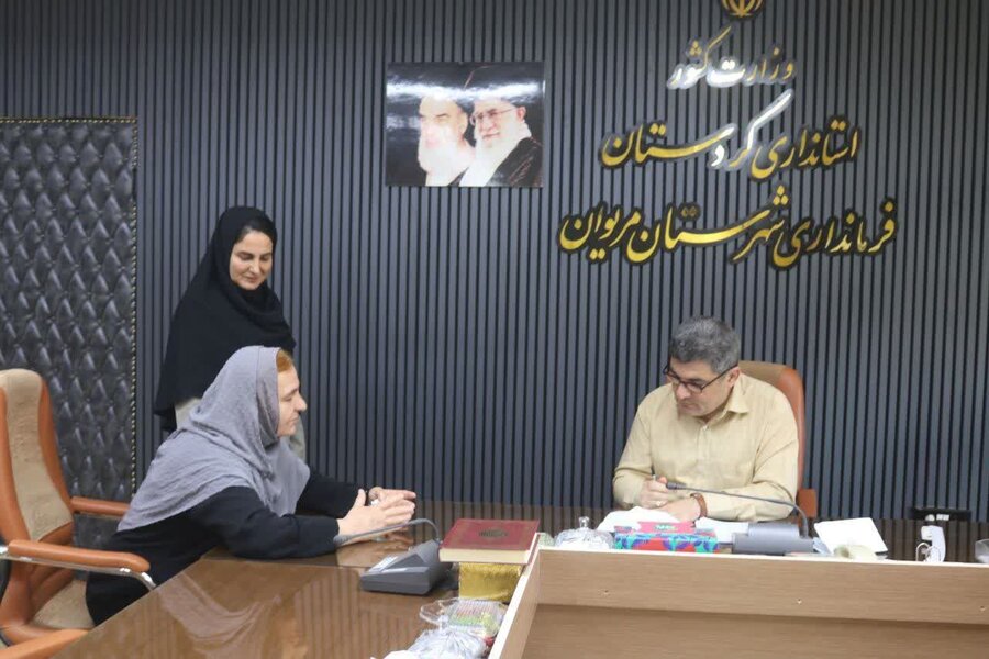 ملاقات عمومی فرماندار مریوان با جامعه هدف بهزیستی