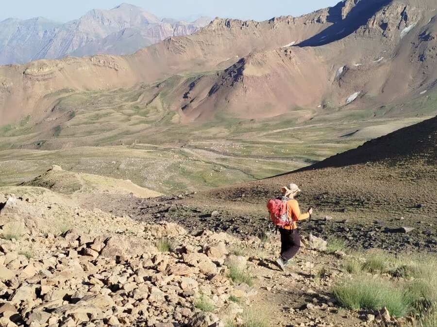 صعود به قله علم کوه