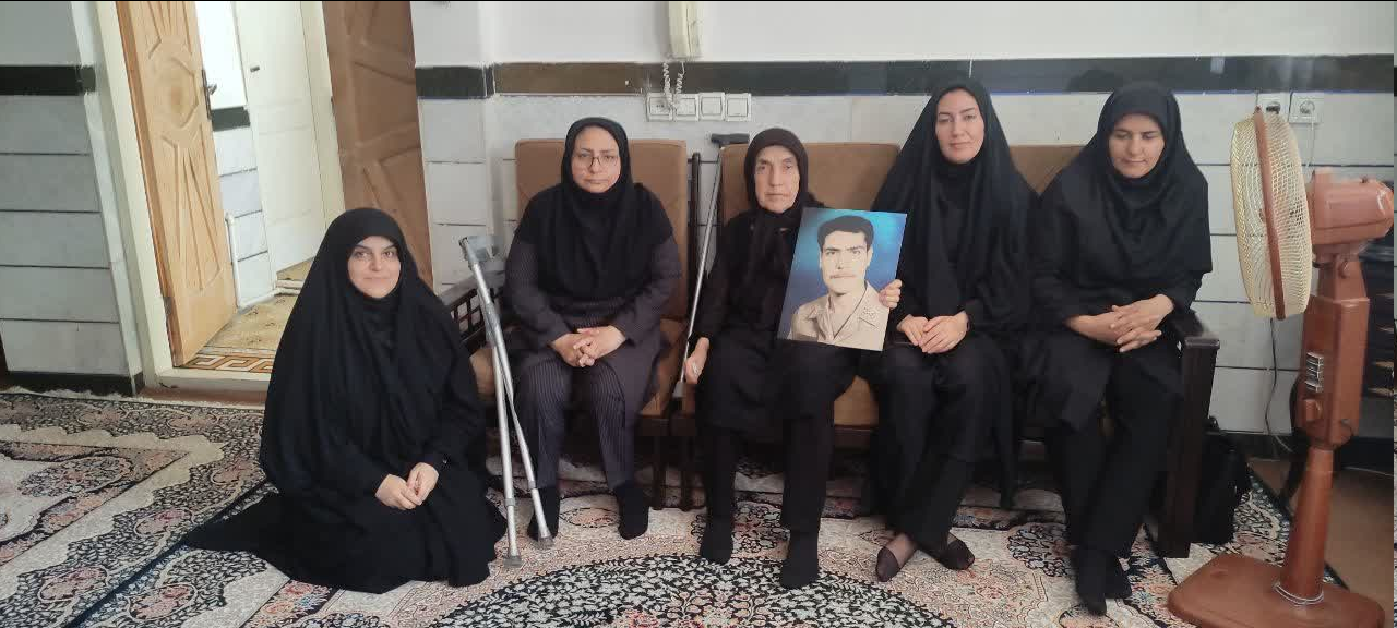 تجلیل و دلجویی از خانواده معزز شهدا توسط بهزیستی شهرستان رزن