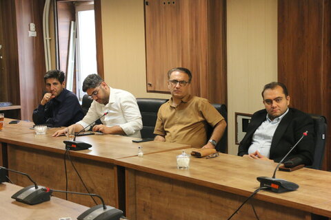 نشست هم‌اندیشی با اعضای شورای مشارکت های مردمی و تقدیر از خیرین سلامت