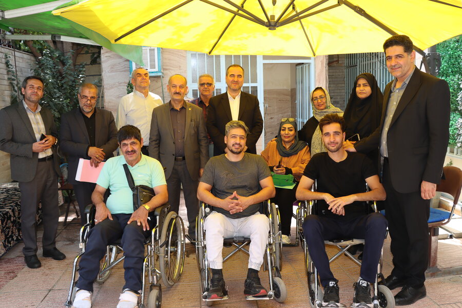 تأکید بر ارتقای خدمات تخصصی؛ حضور فرماندار و سرپرست بهزیستی در جمع مددجویان مرکز ضایعه نخاعی