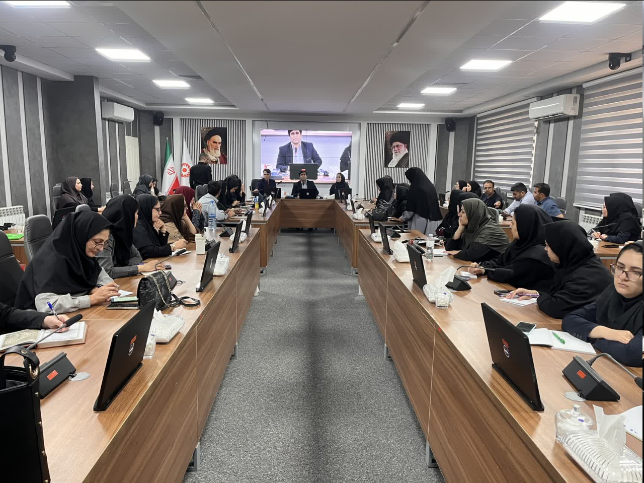 برگزاری کارگاه آموزشی و عملی آشنایی با تجهیزات کمک‌ توانبخشی ویژه افراد کم‌بینا و نابینا 