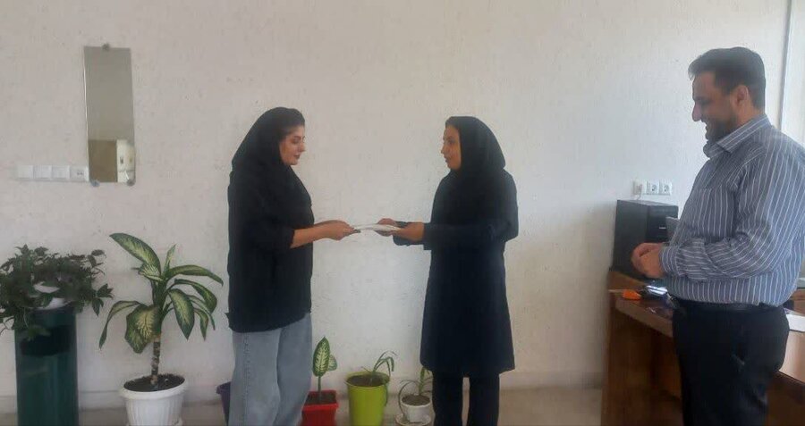 تقدیر از کارشناس شنوایی‌شناسی بهزیستی کامیاران