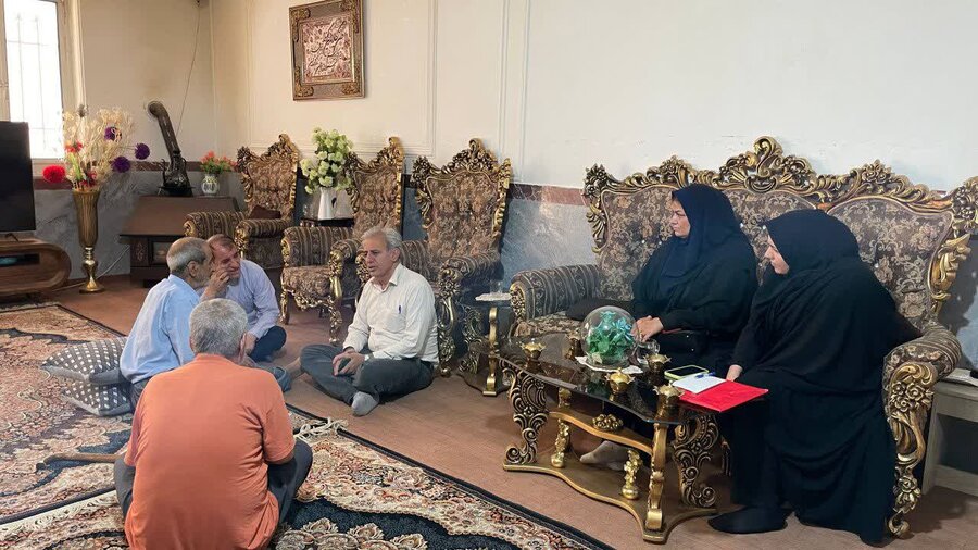 بازدید مسئولان قروه از خانواده مددجو دارای فرزندان معلول