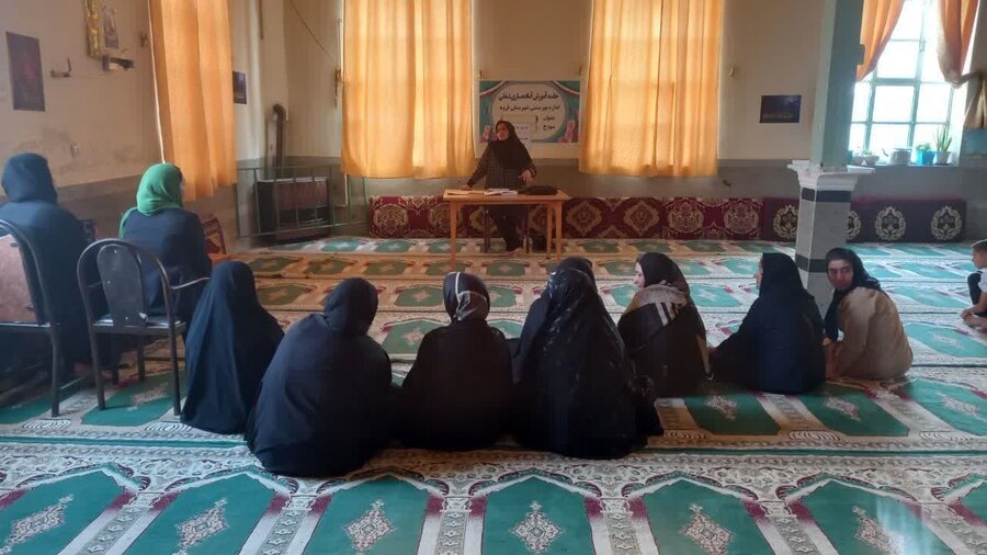 جلسه توجیهی راهاندازی گروه همیار زنان سرپرست خانوار در مالوجه قروه