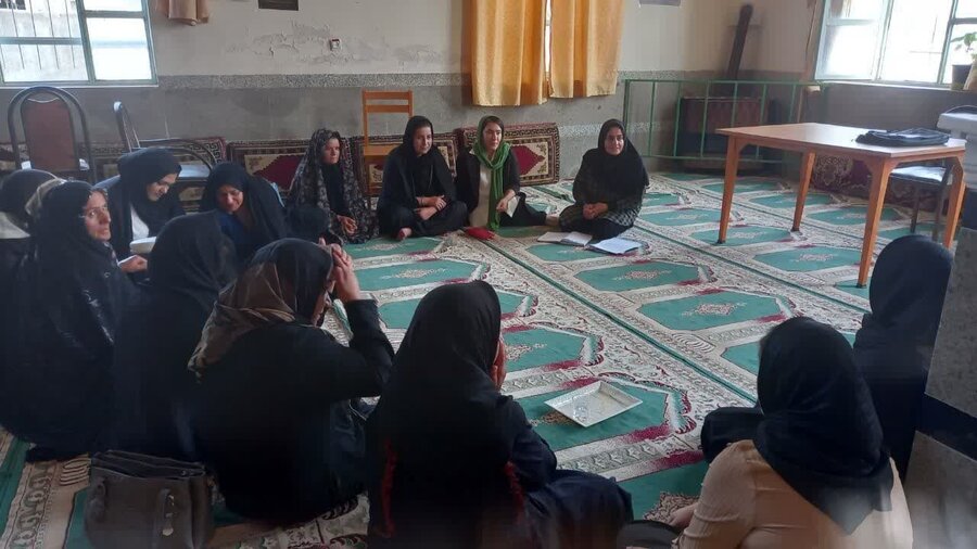 جلسه توجیهی راه‌اندازی گروه همیار زنان سرپرست خانوار در مالوجه قروه
