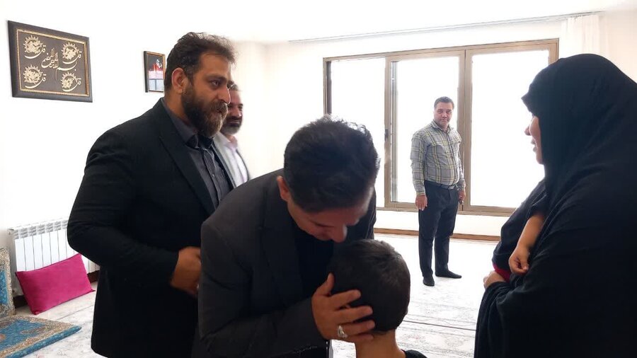 ملارد | دیدار سرپرست اداره بهزیستی با خانواده معظم شهدا