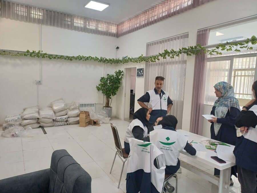 شهرتهران | توزیع ۱۲۰ بسته ارزاق میان خانواده‌های کودکان کار و خیابان در مرکز «شوق زندگی بعثت»