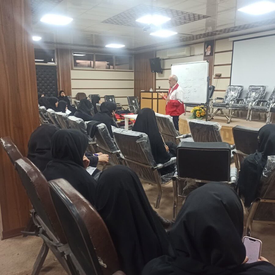 برگزاری کارگاه آموزش مدیریت بحران و امداد و نجات با همکاری هلال احمر