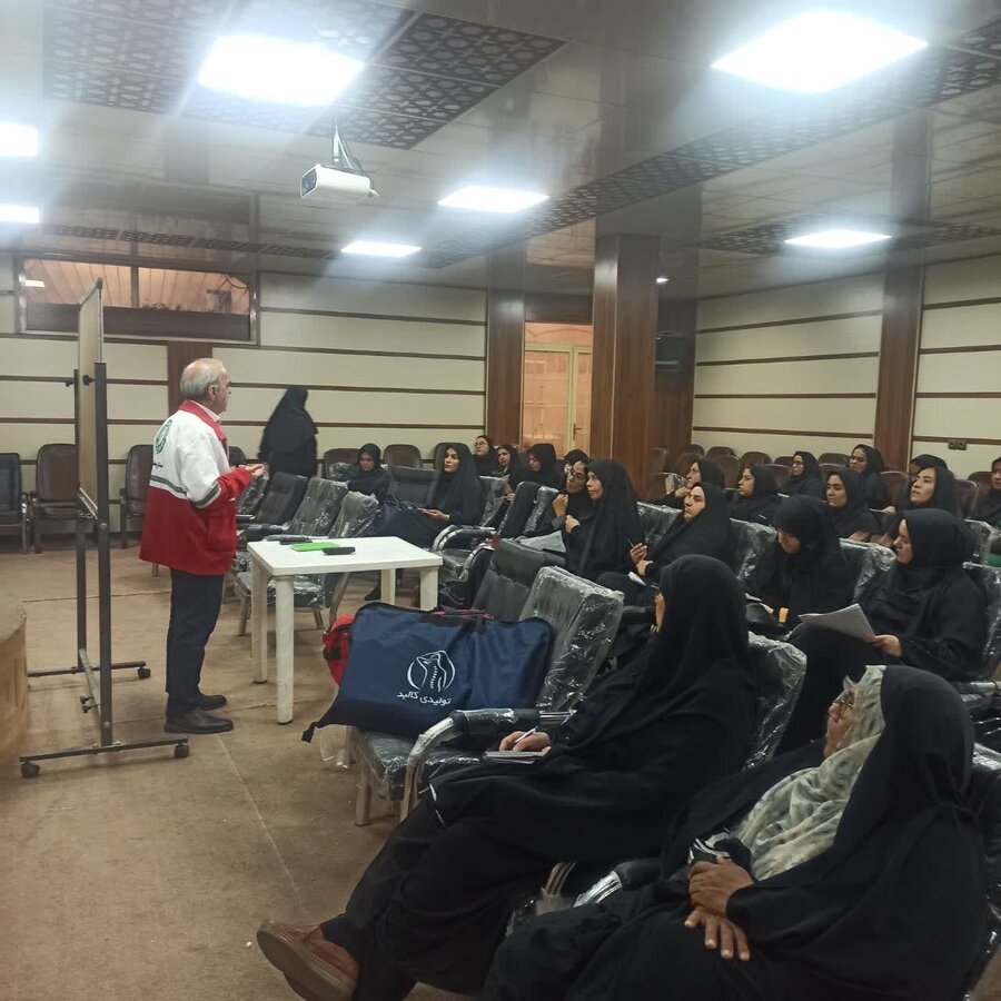 برگزاری کارگاه آموزش مدیریت بحران و امداد و نجات با همکاری هلال احمر 