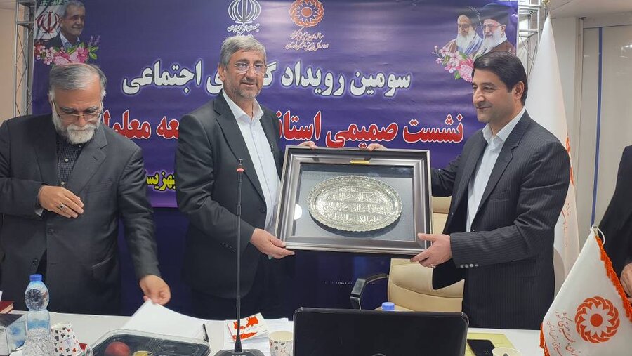 کلیپ [] دیدار صمیمانه استاندار لرستان با جامعه معلولین در هفته بهزیستی