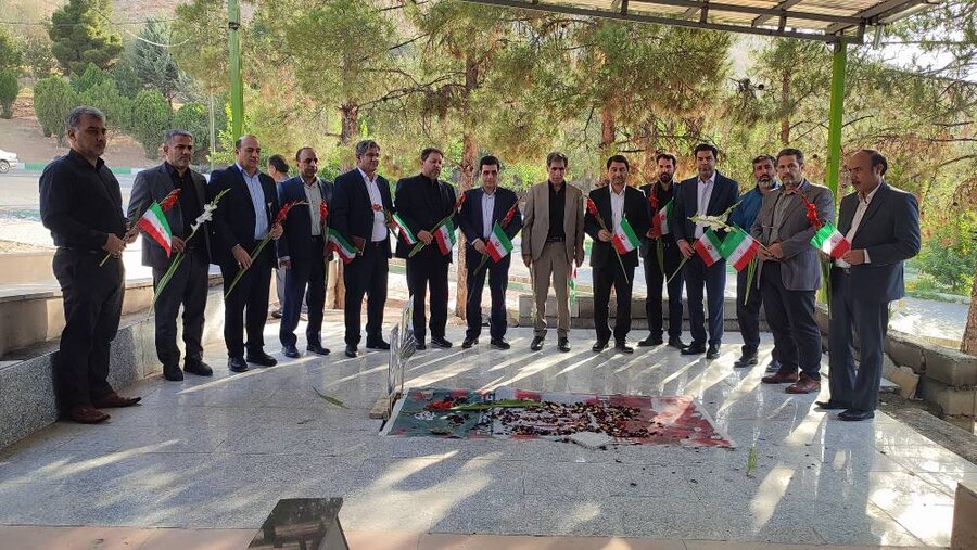 آئین غبار روبی و گلباران مزار شهدا بمناسبت هفته بهزیستی