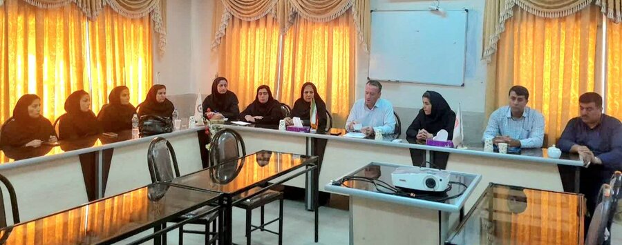 جلسه هم اندیشی رئیس بهزیستی شهرستان میاندوآب با مدیران مراکز مثبت زندگی و کارشناسان حوزه های مختلف با محوریت نحوه ثبت نام و اعزام زایر اولی ها به مشهد
