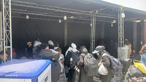 خادمی زایران