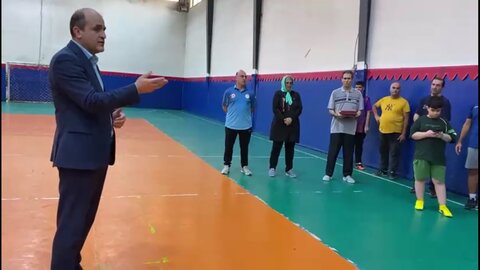 بازدید مدیرکل بهزیستی گیلان از تمرین فوتسال کودکان دارای اختلال طیف اتیسم