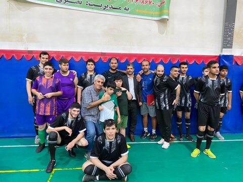 بازدید مدیرکل بهزیستی گیلان از تمرین فوتسال کودکان دارای اختلال طیف اتیسم