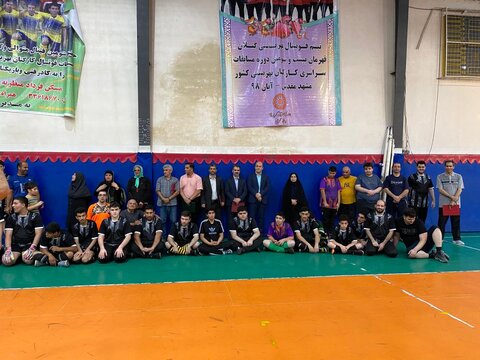 بازدید مدیرکل بهزیستی گیلان از تمرین فوتسال کودکان دارای اختلال طیف اتیسم