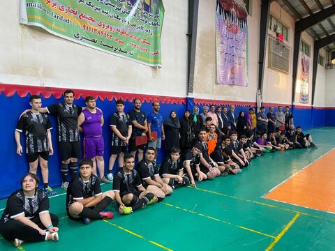 بازدید مدیرکل بهزیستی گیلان از تمرین فوتسال کودکان دارای اختلال طیف اتیسم