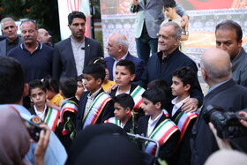 وداع با ۴۷ کودک شهید؛ شیرخوارگاه آمنه، صحنه‌ای از بغض، عروسک و شمع
