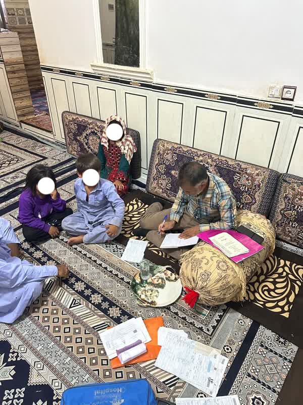 دیدار مسئول نمایندگی بهزیستی شهرستان گنبکی با خانواده های تحت حمایت بهزیستی